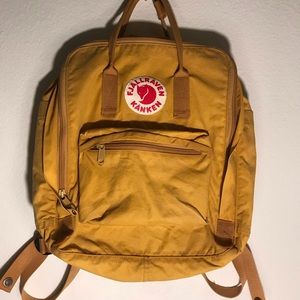 Classic Authentic Fjallraven Kanken Ochre